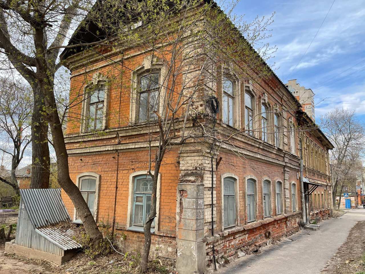 Правительство РФ выделило 600 млн рублей на расселение аварийного жилья в Воронежской области - фото 1