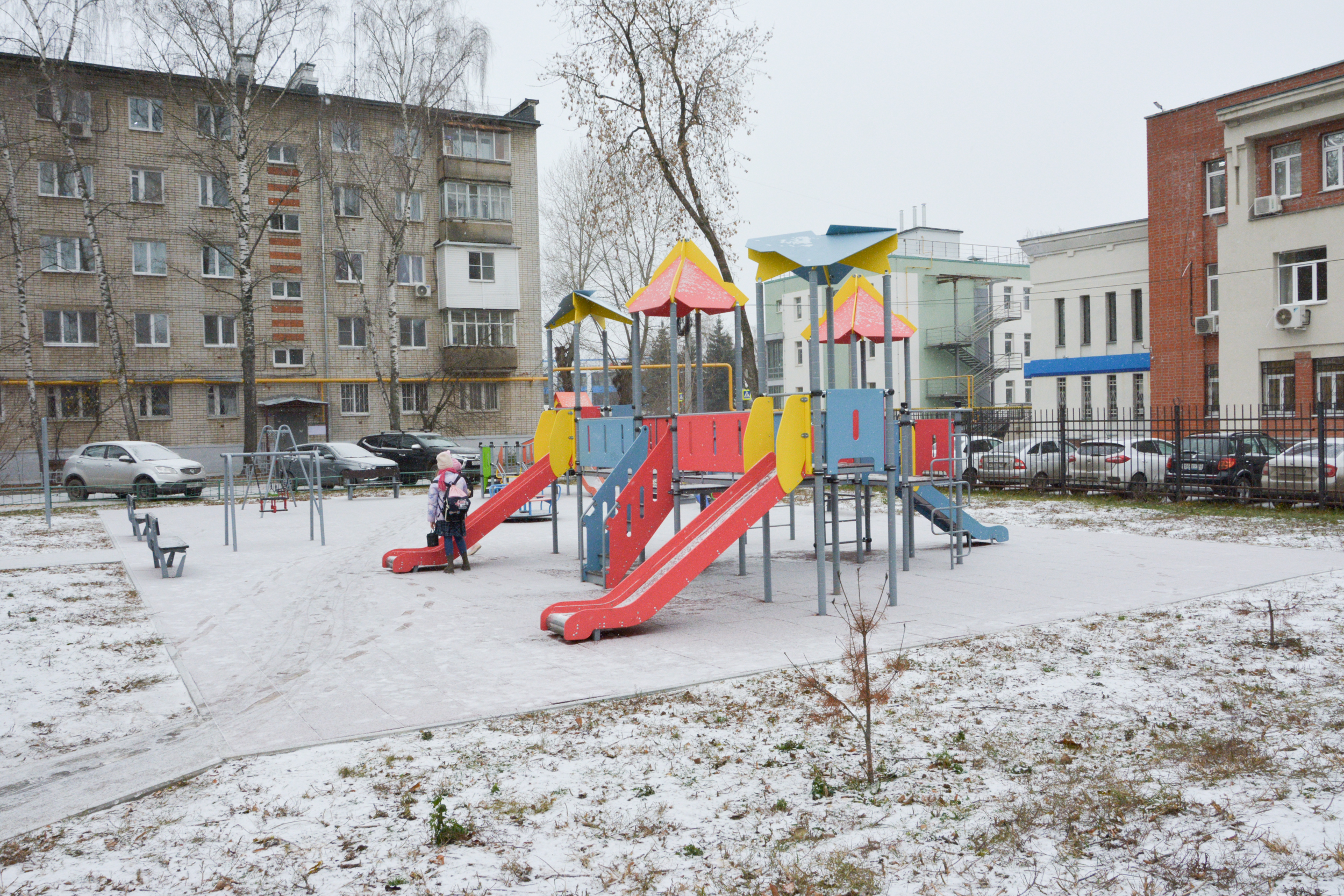 Игровой комплекс появился во дворе дома на улице Рябцева в Нижнем Новгороде - фото 1