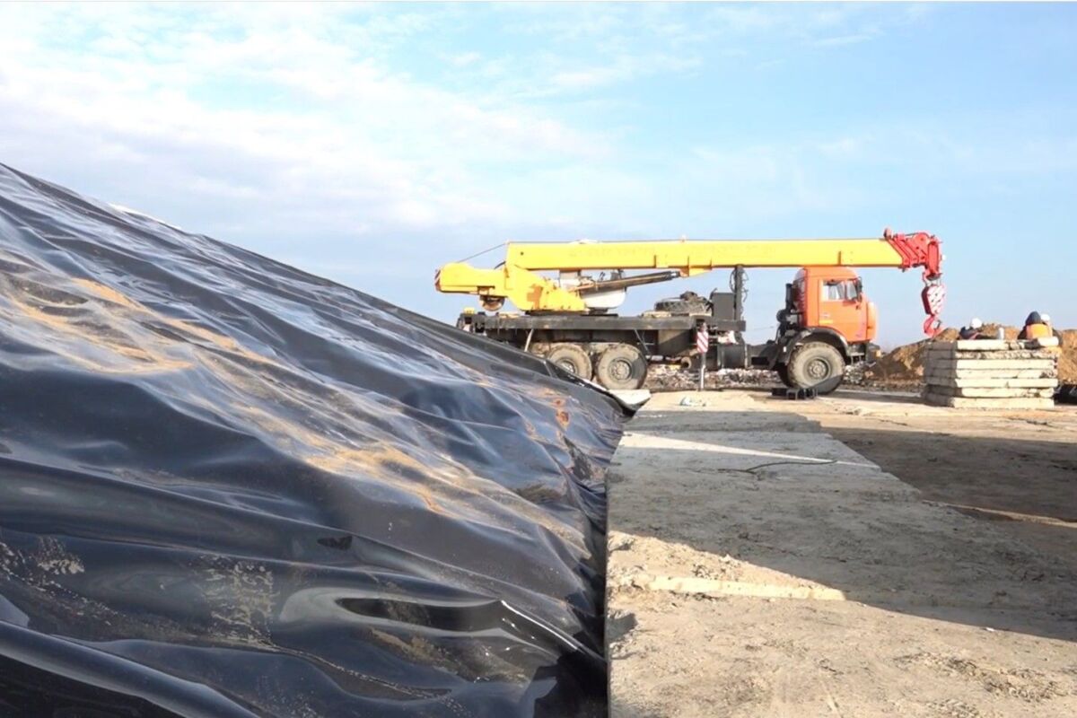 Слюсарь: Мазутный песок на полигоне в Семикаракорске вернут на Кубань - фото 1