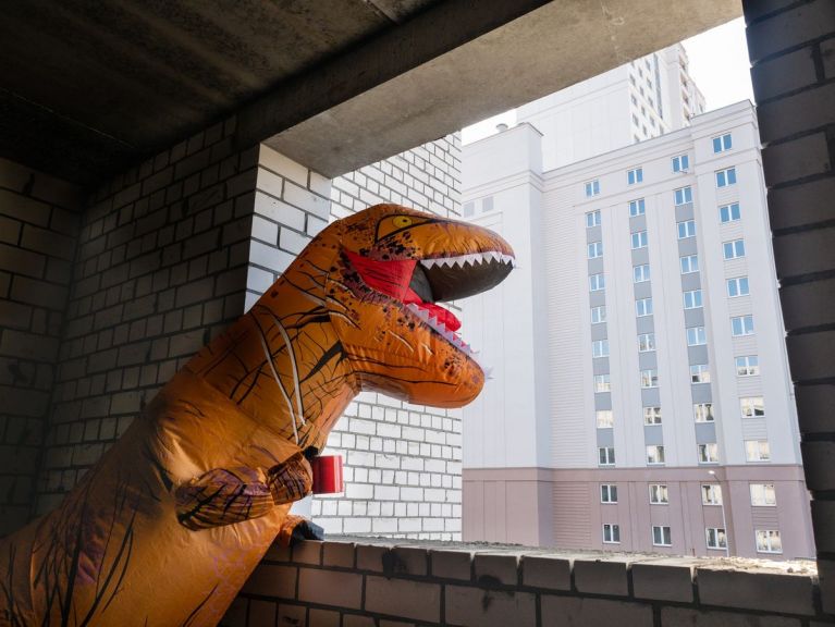 Строители отмечают День смеха