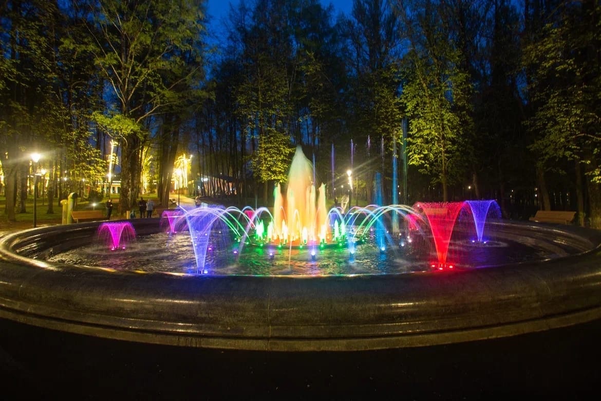Время работы светомузыкального фонтана продлили в нижегородском парке «Швейцария» - фото 1