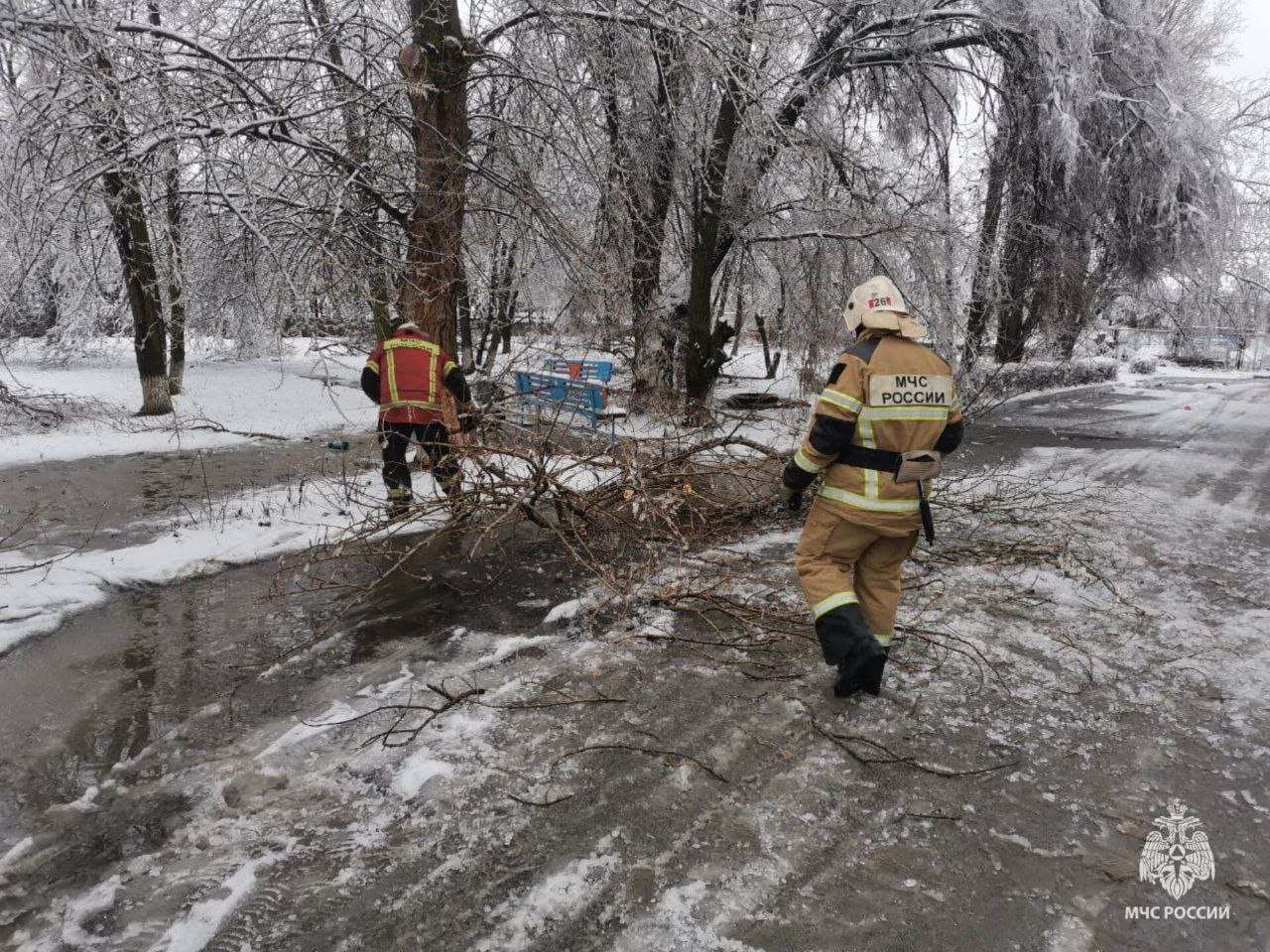Около 145 тысяч жителей остаются без электроэнергии в Ростовской области - фото 1