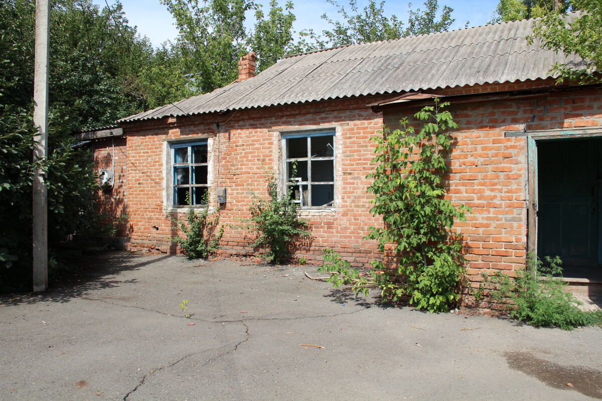 За долги: в Ростовской области с торгов продают закусочные, ангары и ФАПы - фото 3